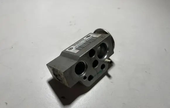 Volkswagen e-Up Air conditioning (A/C) expansion valve 1S0820679B