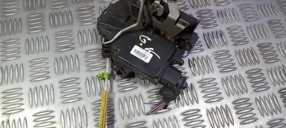 Audi A6 S6 C5 4B Rear door lock 4B0839015G 05G-4B0839015G