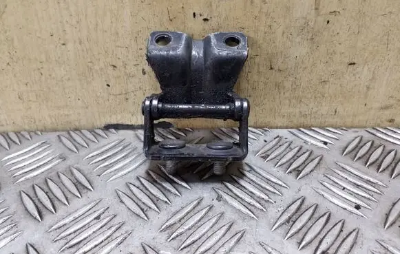 Subaru Legacy Tailgate/trunk/boot hinge