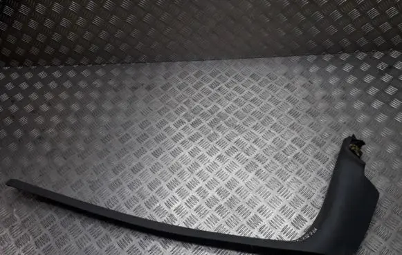 Ford Focus Front sill trim cover 4m51b13201aew 4m51-b13201-aew