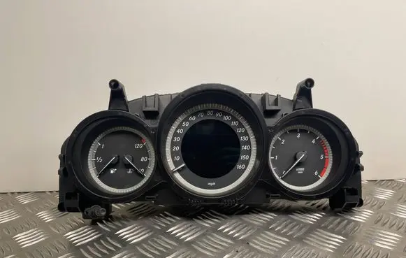 Mercedes-Benz C W204 Speedometer (instrument cluster) A2049002608