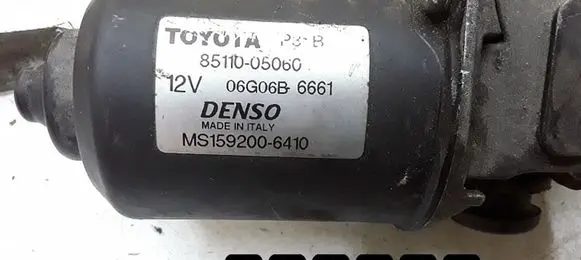 Toyota Avensis T220 Rear window wiper motor 8511005060