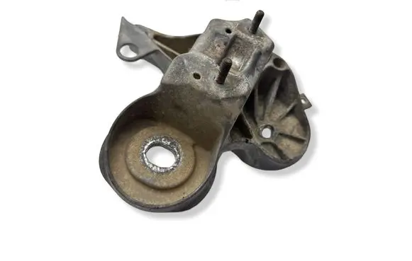 Audi A6 S6 C6 4F Engine mounting bracket 4F0199352M