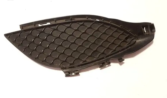 Mercedes-Benz A W176 Front bumper lower grill A1768850322 280060027 11279981