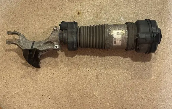 Porsche Cayenne (9Y0 9Y3) Front air suspension shock absorber 9Y0616040C