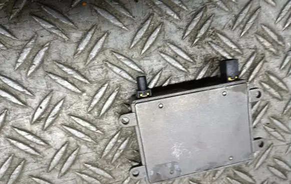 Mercedes-Benz E W211 Antenna control unit 2118200885