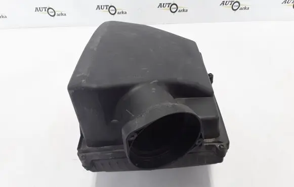 Volvo XC70 Air filter box 30748207