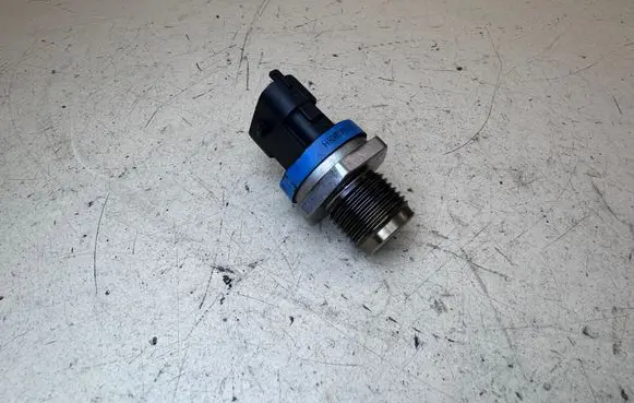 Renault Trafic II (X83) Fuel pressure sensor 0281002915