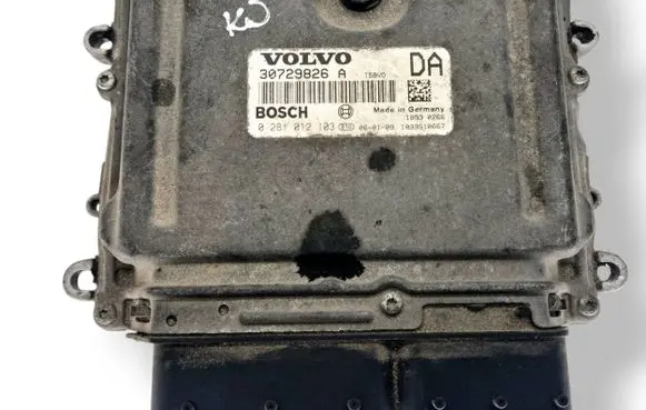 Volvo V70 Engine control unit/module 30729826A