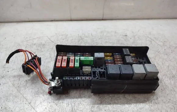 Mercedes-Benz ML W164 Fuse module A1645403372