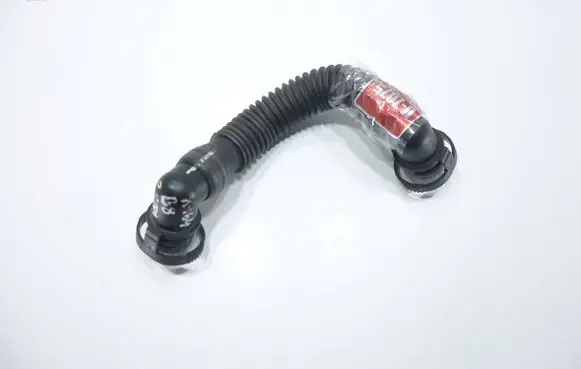 Volkswagen PASSAT B8 Breather hose/pipe 05L103493A