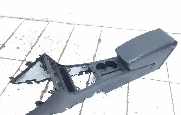 Volkswagen PASSAT B6 Center console 3C0864254B
