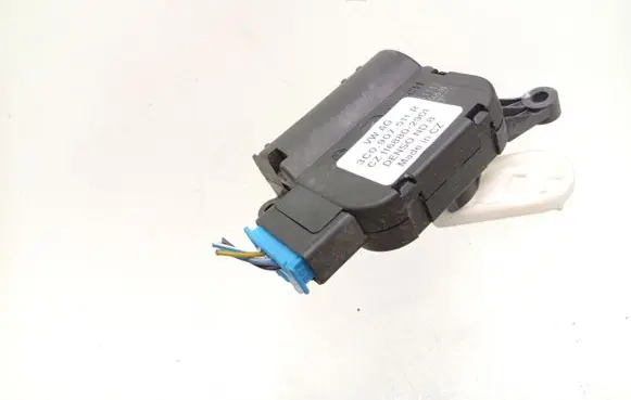 Volkswagen PASSAT B7 Air flap motor/actuator 3C0907511R