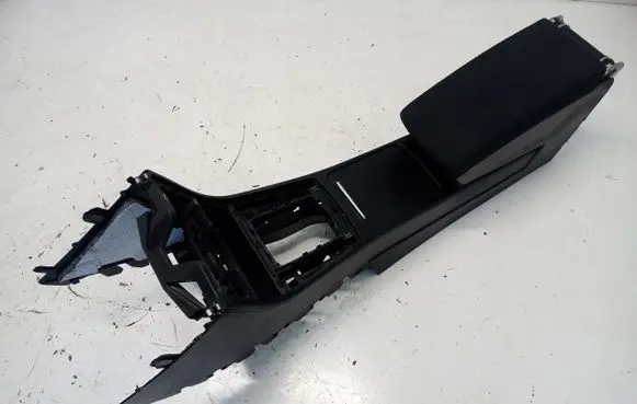 Volkswagen PASSAT CC Center console 