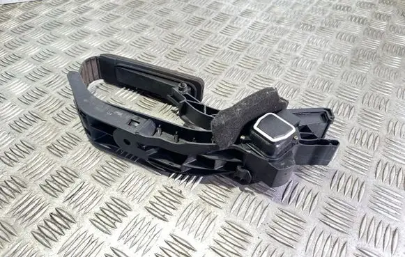 Mercedes-Benz E W211 Accelerator throttle pedal A2113000404
