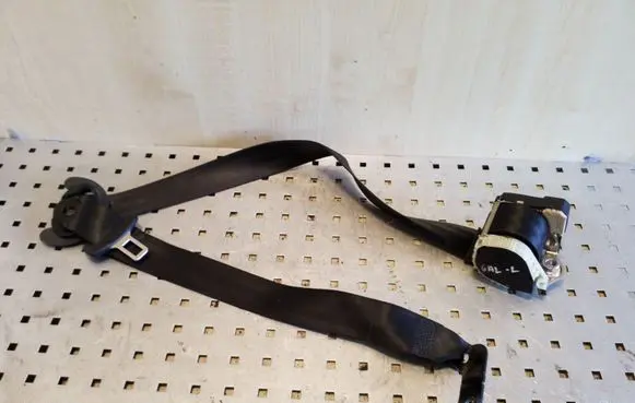 Volkswagen Touran I Rear seatbelt 1T0857805B