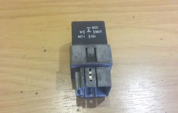 Mitsubishi Carisma Other relay MB953394 72HM100