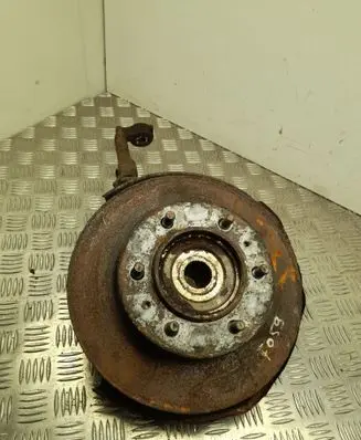 Toyota Hilux (AN10, AN20, AN30) Front wheel hub 059