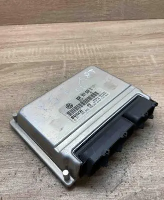 Volkswagen PASSAT B5 Engine control unit/module ECU 8D0907558S 0261204956