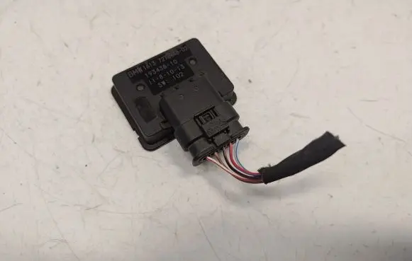 BMW 7 F01 F02 F03 F04 Fuel temperature sensor 16137274148 16137333588