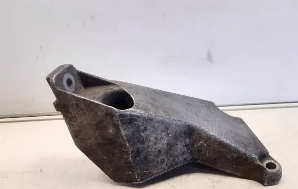 Audi A4 S4 B6 8E 8H Engine mounting bracket 8E0199307A