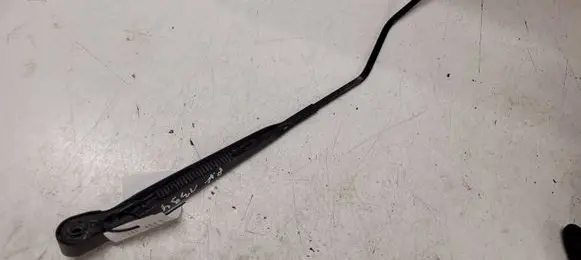Front wiper blade arm