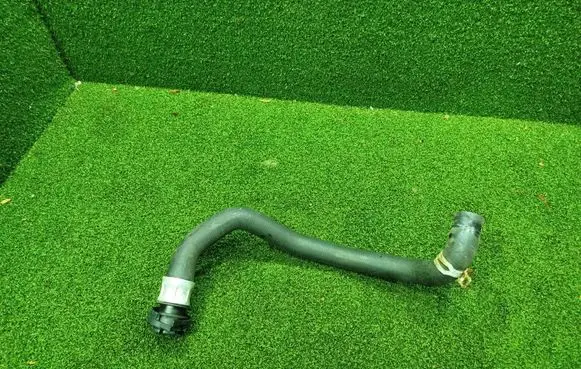 Opel Vivaro Engine coolant pipe/hose 924001085R