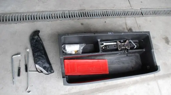 Toyota RAV 4 (XA30) Trunk/boot lower side trim panel 