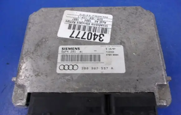 Audi A4 S4 B5 8D Engine control unit/module ECU 3B0907557A