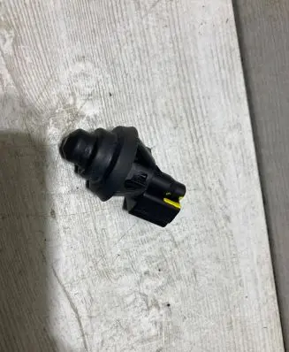 Dacia Sandero III Front door sensor 7700427640b