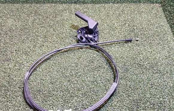 Engine bonnet (hood) release handle