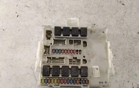 Nissan Pathfinder R51 Fuse module 284B6EB300