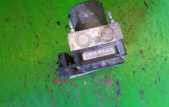 Nissan Almera N16 ABS Pump 0265800330