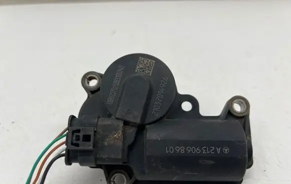 Mercedes-Benz E W213 Intake manifold valve actuator/motor A2139068601