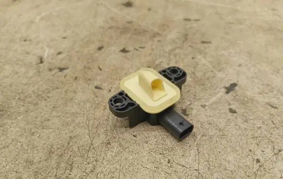 Mercedes-Benz GL X166 Airbag deployment crash/impact sensor A1668210351