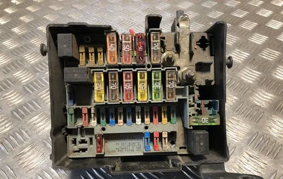 Peugeot 607 Fuse box set 9647631080