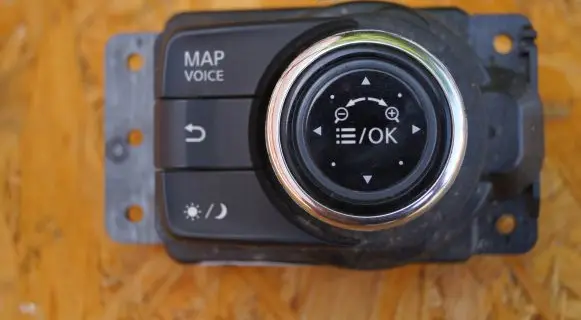 Infiniti Q50 Head unit multimedia control 283952V73A
