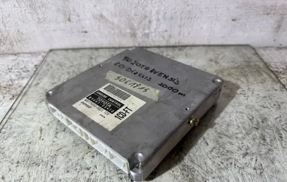 Toyota Avensis T220 Engine control unit/module 1758005023 8966105410 MB1758005023