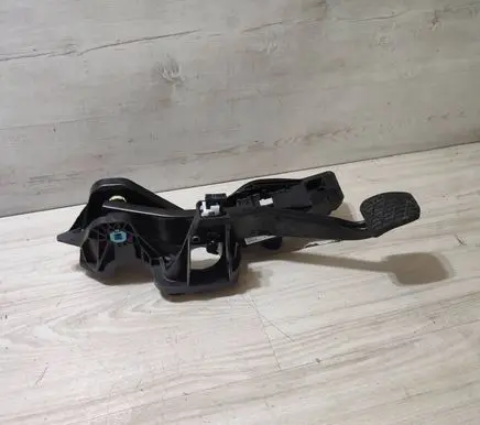 Mercedes-Benz A W177 Clutch pedal A2472900200