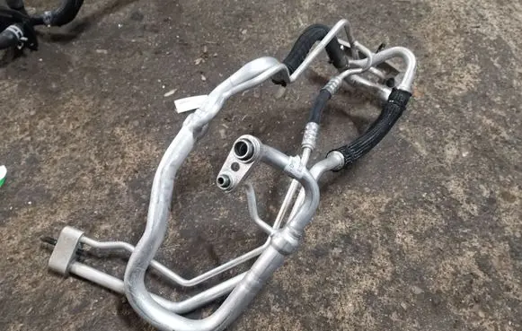 Dodge Durango Air conditioning (A/C) pipe/hose