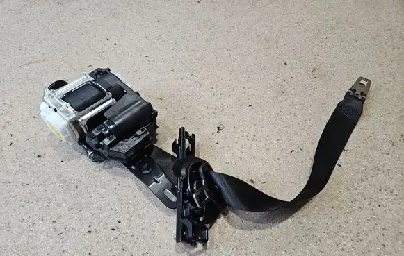 Mercedes-Benz E W214 Front seatbelt A2548601601