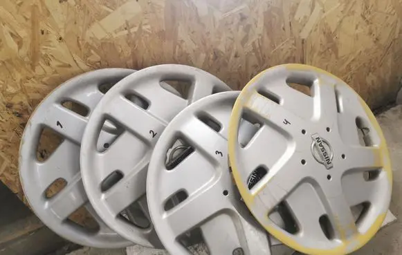 Nissan Primera R15 wheel hub/cap/trim 403152F110