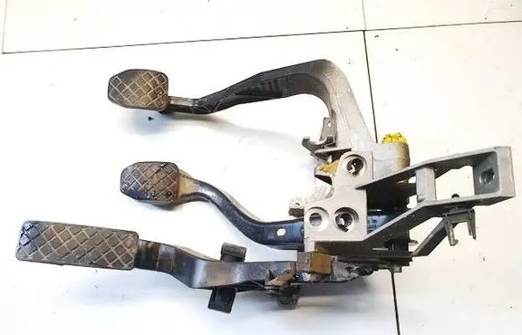 Volkswagen PASSAT B5 Clutch pedal 8d1721117d 8d1721506