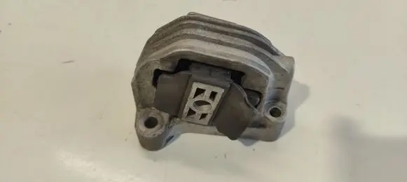 Volvo S80 Engine mount bracket 30776354