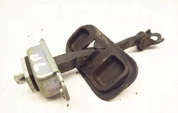 Nissan Qashqai+2 Rear door check strap stopper