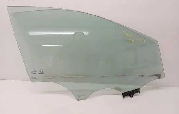 KIA Sportage Front door window glass four-door