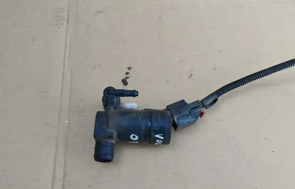 Volvo XC90 Windscreen/windshield washer pump 1S7117K624FE