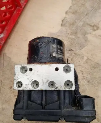 Volkswagen PASSAT B6 ABS Pump 1J0907379Q 10094903323 MMR0C01F96