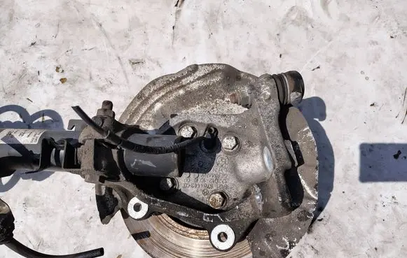 BMW 1 E81 E87 Front wheel hub spindle knuckle 