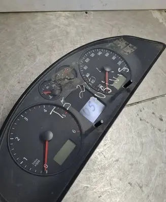 Volkswagen Transporter - Caravelle T5 Speedometer (instrument cluster) 88311346
